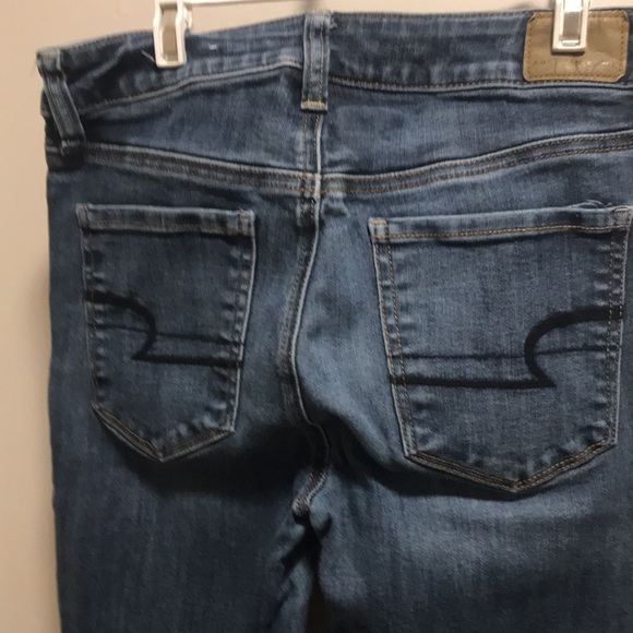 American Eagle jeans. Medium dark denim. Size 6 long. - Picture 2 of 4